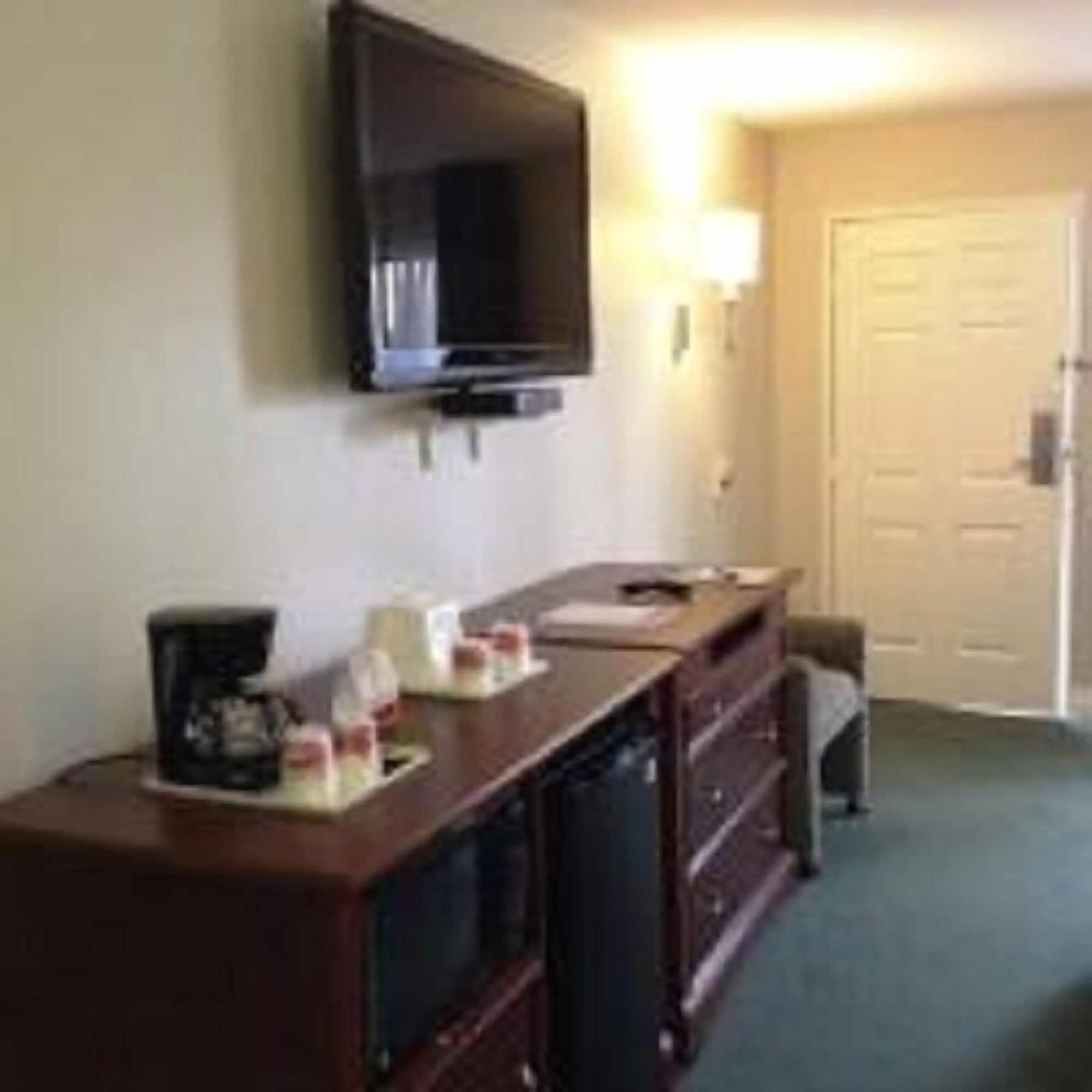 Ramada by Wyndham Oceanside Exterior foto