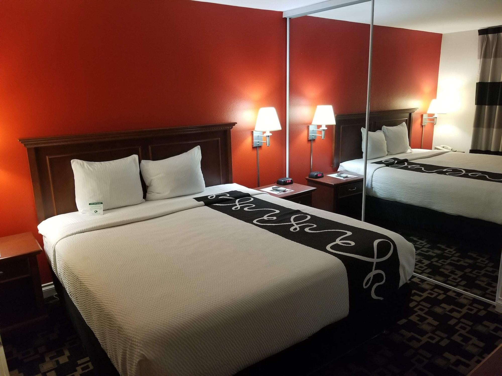 Ramada by Wyndham Oceanside Exterior foto