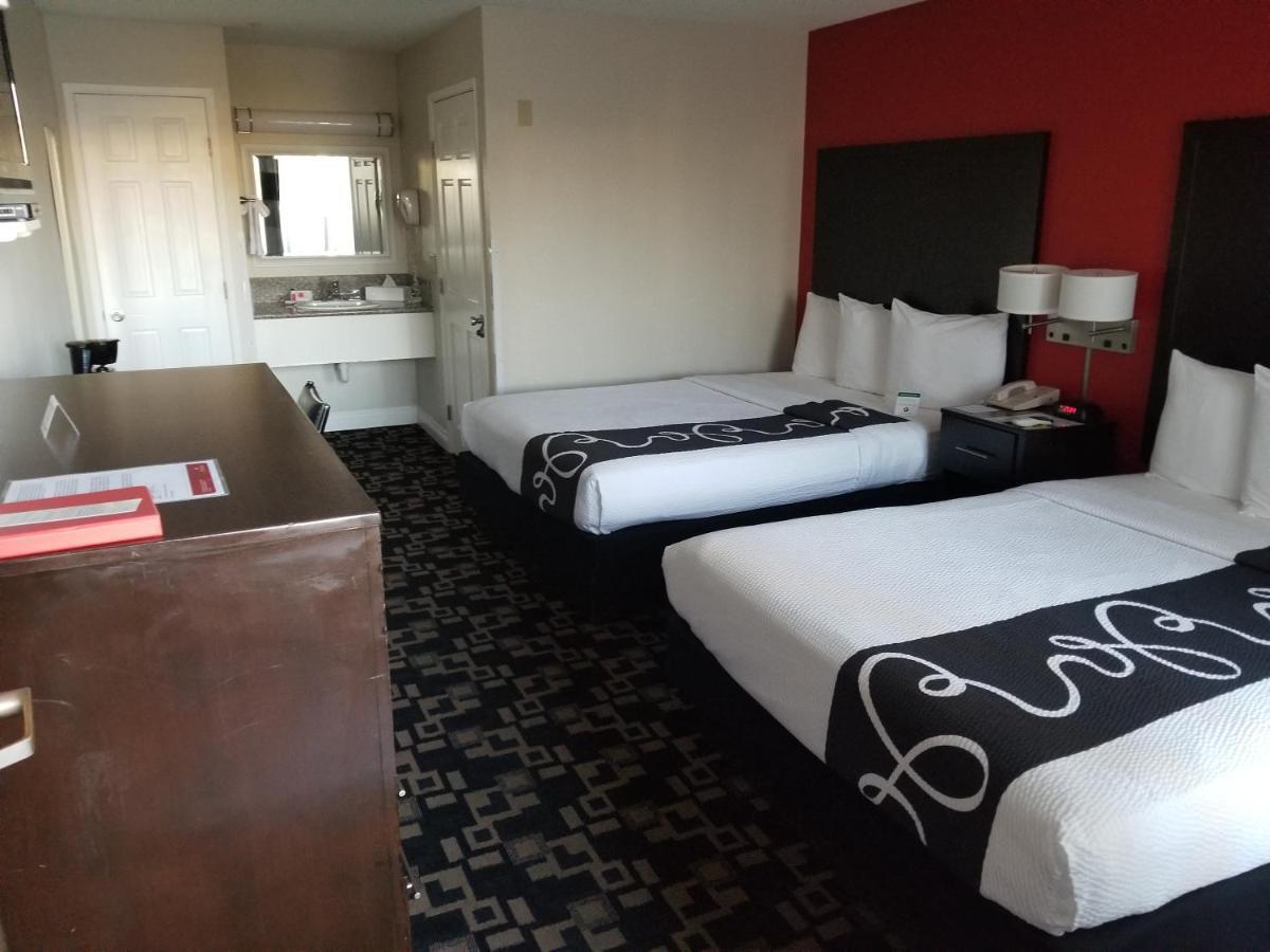 Ramada by Wyndham Oceanside Exterior foto