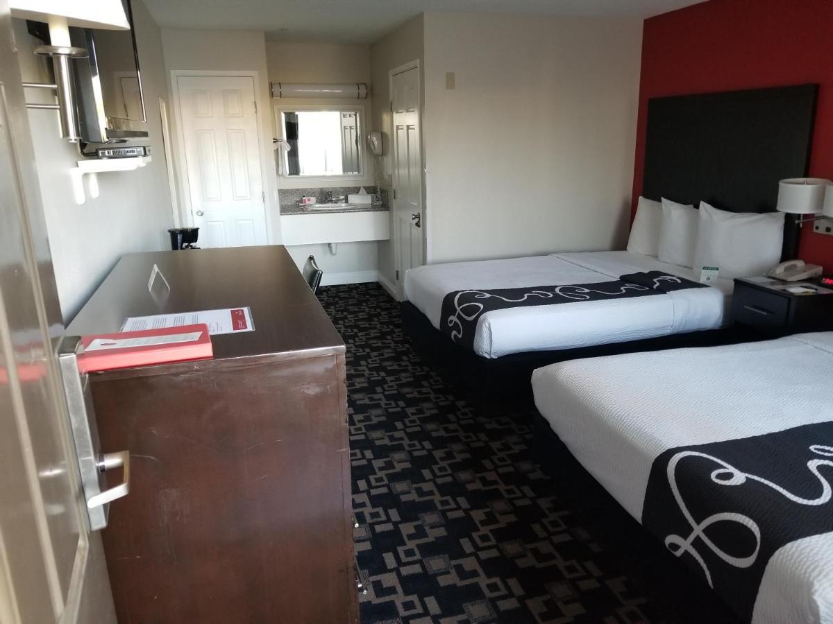 Ramada by Wyndham Oceanside Exterior foto