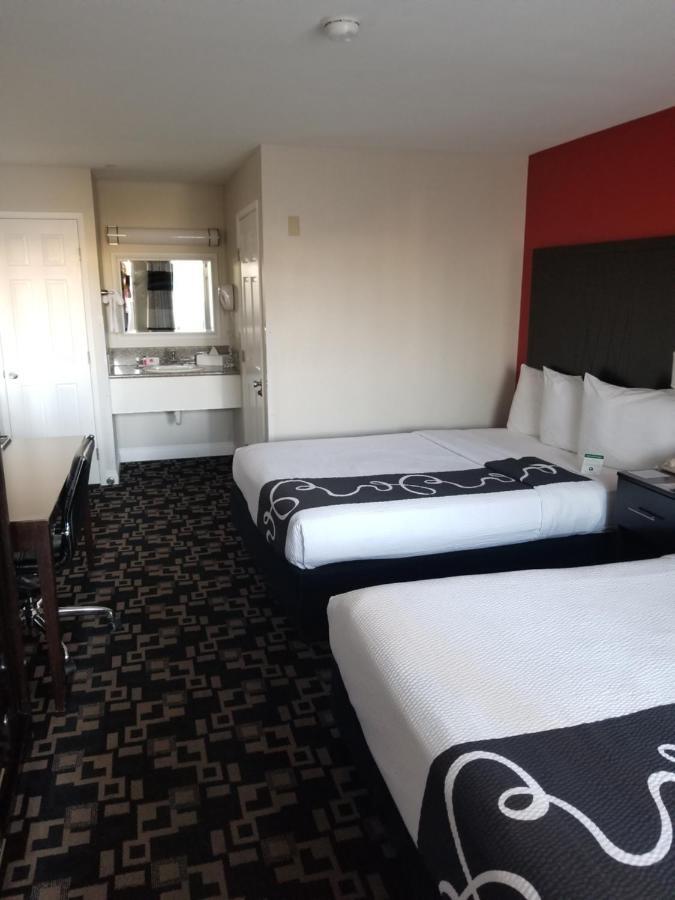 Ramada by Wyndham Oceanside Exterior foto